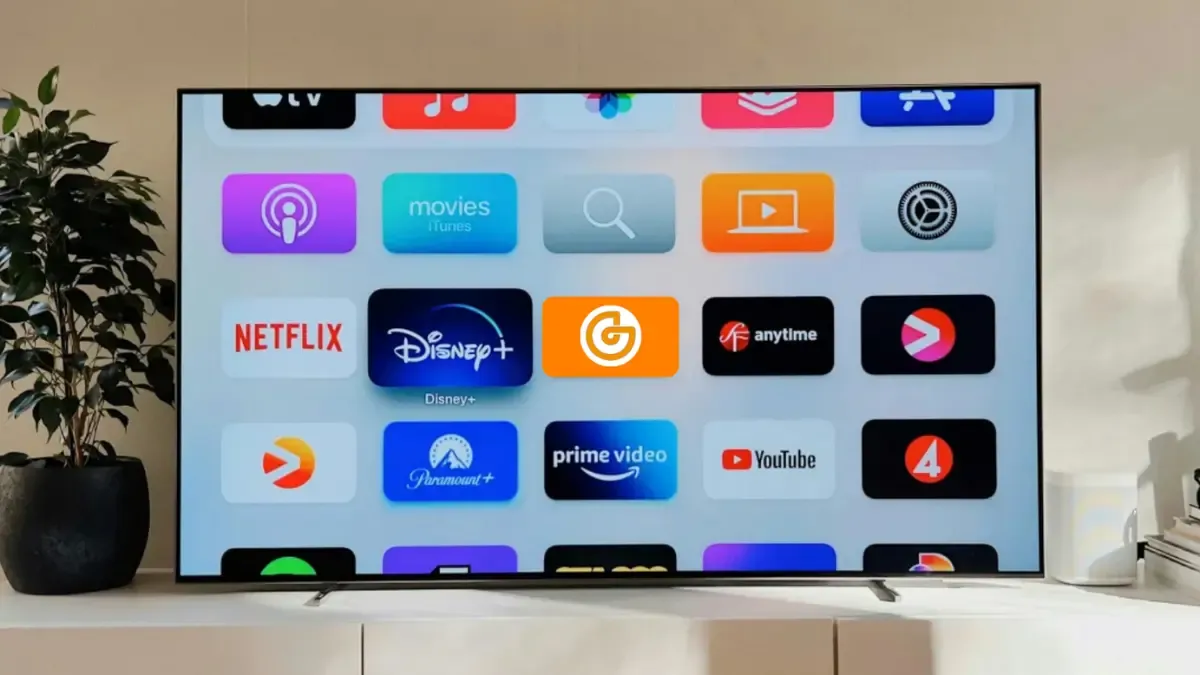 Fernseher mit verschiedenen Streaming-Apps auf dem Bildschirm.